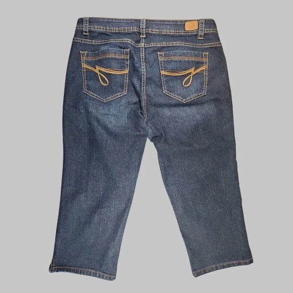 Jordache Capri Jeans - Womens Size 12 - Blue - Skinny Crop - Distressed - Picture 2 of 9